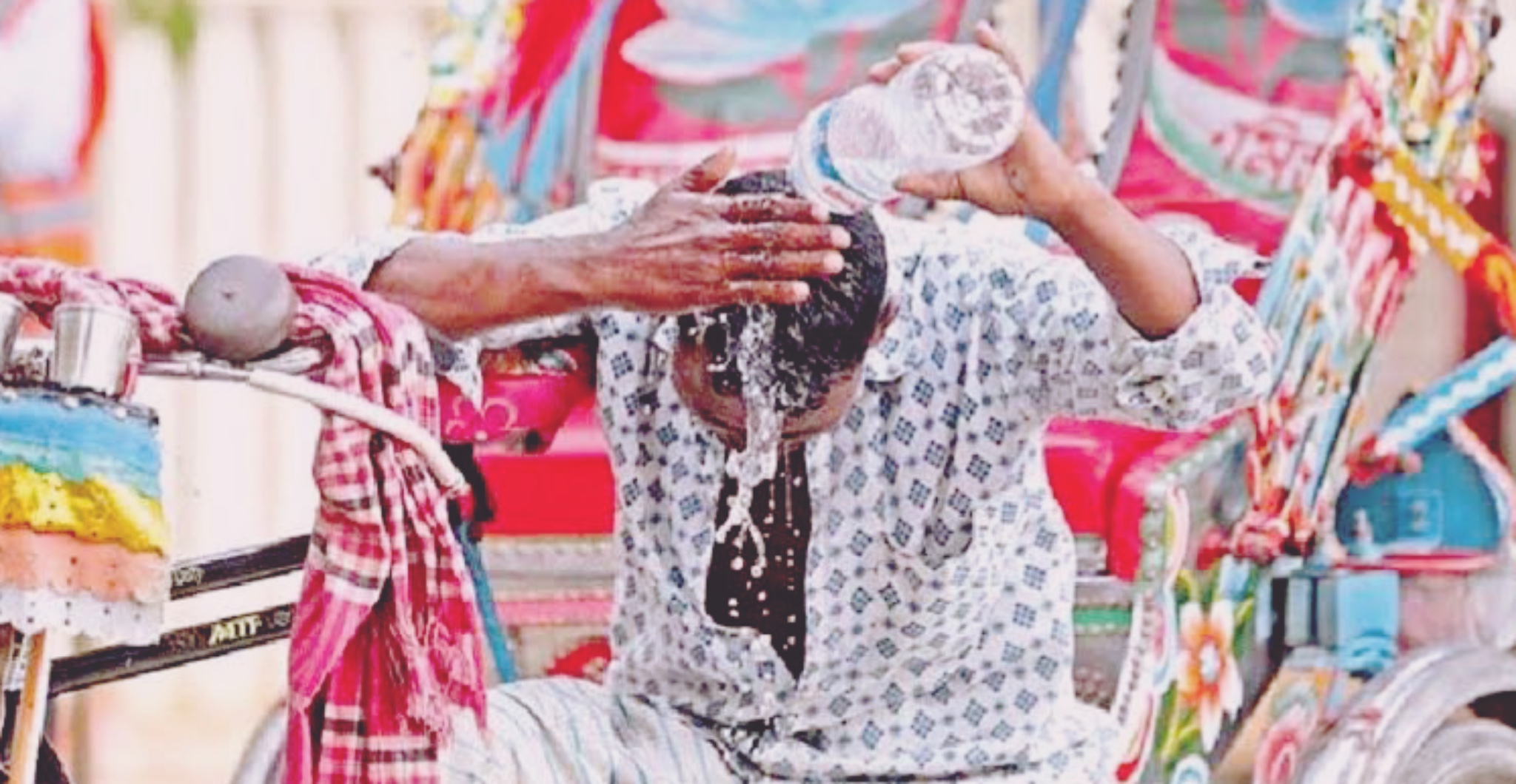 তীব্র গরমে দক্ষিণ এশিয়ায় সবচেয়ে বেশি কর্মঘণ্টা হারাচ্ছে ঢাকা: বিশ্বব্যাংক