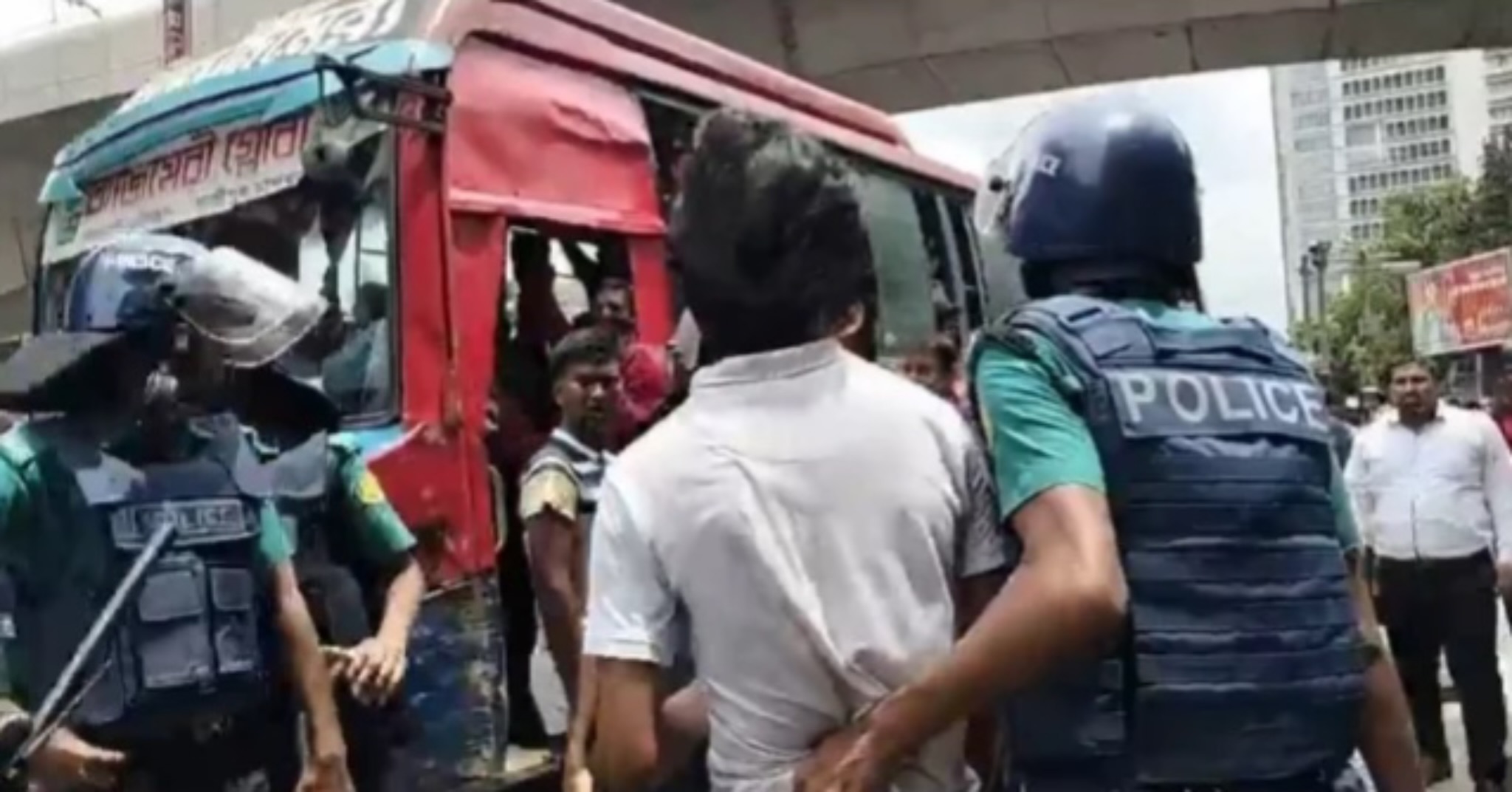 ১৫ আগস্ট উপলক্ষে কার্যক্রম, ঢাবির দুই শিক্ষার্থী আটক